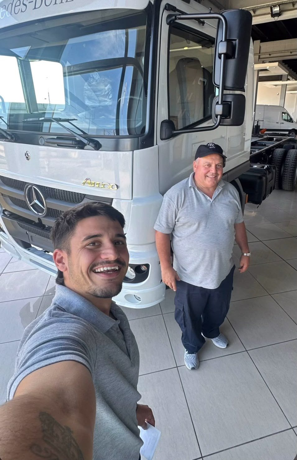 Diego y Miguel Penino en concesionaria Mercedes-Benz